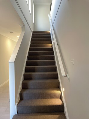 Interior - Hidden Gem@RobbinsLane Chic&Cosy FamilyHome Centrally Located Close To Amenities (Oran Park)