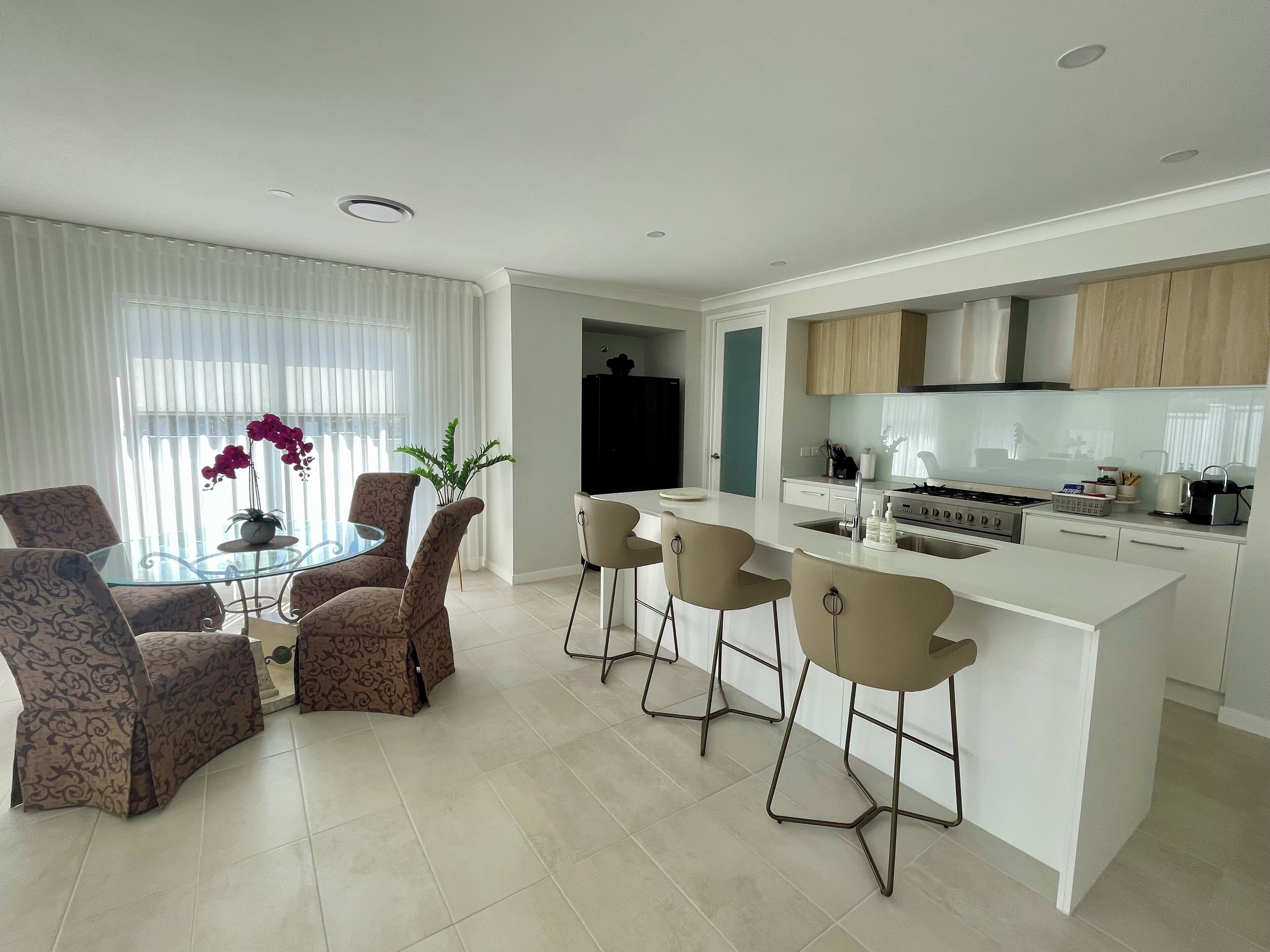 Microondas, horno, parrilla de estufa y lavavajillas 