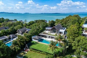 A residential area with multiple houses, a swimming pool, and a view of the sea. - 6BR Oceanfront Luxury Villa 30m Infinity Pool Villa Serenity Warm Plus (Phuket)