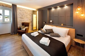 4 bedrooms, in-room safe, iron/ironing board, travel crib