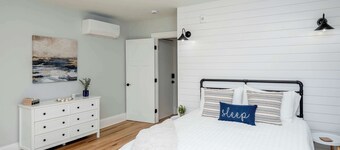 Jennifer's Modern & Comfy Broadway Walkable Stay