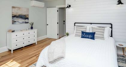 Jennifer's Modern & Comfy Broadway Walkable Stay