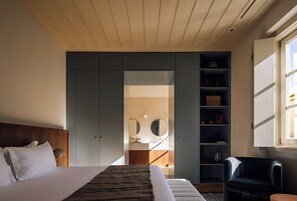 Premium bedding, memory-foam beds, iron/ironing board, free WiFi - Casamarela Health & Spa (Beja)