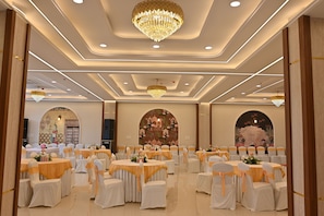 Banquet hall - EcoXpress Satva Varanasi - Kitchen With No-Onion No-Garlic (Varanasi)