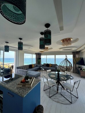 Apartment, 2 Bedrooms, Smoking, Balcony | Dining room