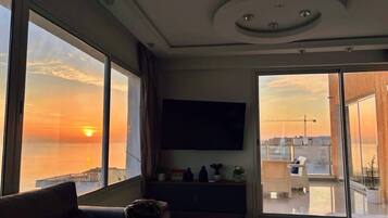 Apartment, 2 Bedrooms, Smoking, Balcony | Living room