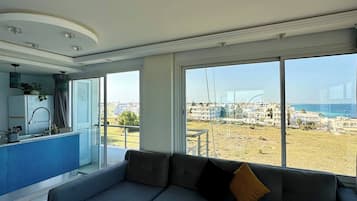 Apartment, 2 Bedrooms, Smoking, Balcony | Lounge