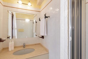 Apartment, 2 Bedrooms | Bathroom