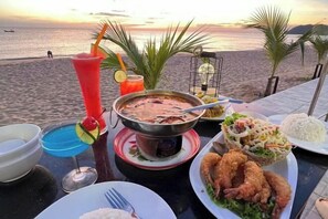 Outdoor dining - Rattanapura (Tha Mai)