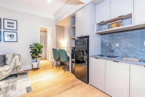 Unclassified image, 3 of 15, button - Apartment Roseville SOHO & Suites by Nagisa Bali (Serpong)