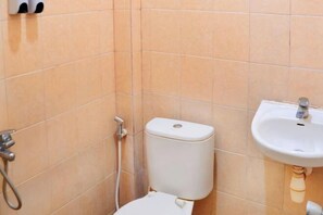 Bathroom - Urbanview @ Nalaya Homestay Mataram (East Cakranegara)