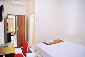 Room - Urbanview @ Nalaya Homestay Mataram (East Cakranegara)