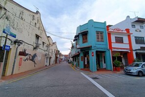 A street with buildings, a car, and a clear sky. - 57 Ruma Oren Heritage Jonker Residence (Melaka)