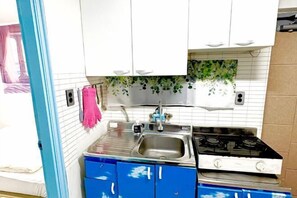 Private kitchen - Hongdae Sinchon 10min/ Max 4/ Early Check-in/ Bag Storage/ Netflix (Seoul)