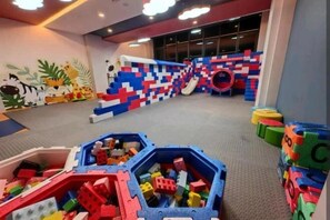 พื้นที่เล่นสำหรับเด็ก