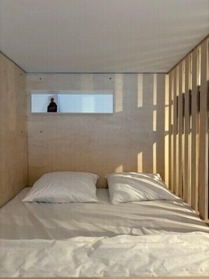 1 bedroom, internet - Outside: Bright and warm apartment, facing south, with furnished terrace and exceptional view of the (St-Luc)