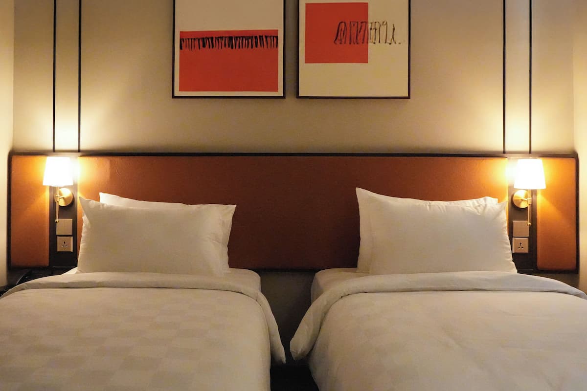 Habitación superior con 2 camas individuales | Escritorio y wifi gratis