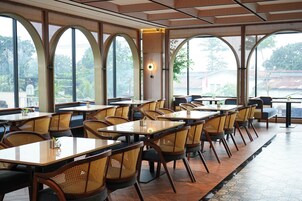 Desayuno buffet diario (IDR 110000 por persona)