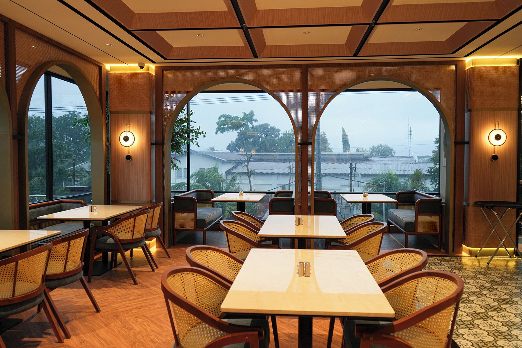 朝食 (ビュッフェ)、毎日提供 (1 名様 110000 IDR)