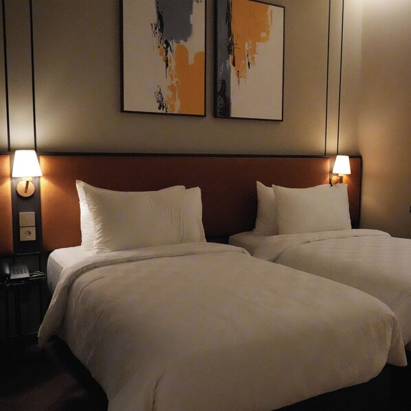 Habitación Deluxe con 2 camas individuales | Escritorio y wifi gratis 