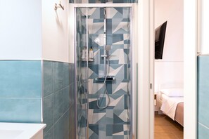 Dusch, hårtork och handdukar