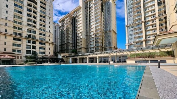A swimming pool surrounded by high-rise residential buildings. - Riverine Diamond Rda12 Studio CK - Free 1 Parking, Netflix & Cozy Retreat Couples, Families (Kuching)