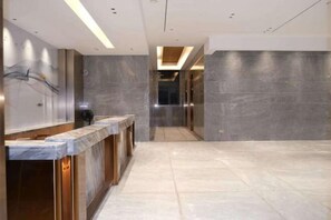 المنشأة من الداخل