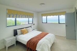Room - 5 Bed Panoramic Sea & Town View (Oamaru)