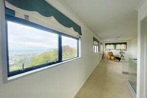 Room - 5 Bed Panoramic Sea & Town View (Oamaru)