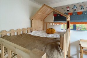 Room - 5 Bed Panoramic Sea & Town View (Oamaru)