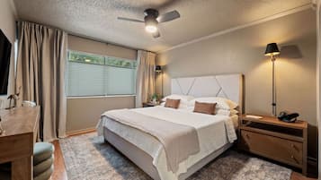 1 dormitorio, escritorio, tabla de planchar con plancha y wifi