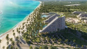 Ein Resort mit Strand, Pool und einem großen Gebäude mit grüner Dachbegrünung.