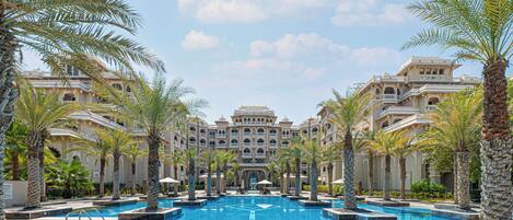 حمّام سباحة خارجي