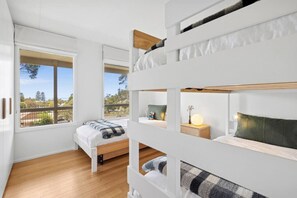 3 bedrooms, iron/ironing board, WiFi, bed sheets - Prasino in Central Lorne (Lorne)