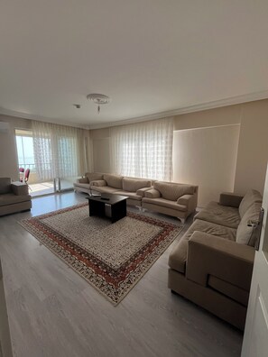 Classic Condo, Balcony, Sea View | Living area