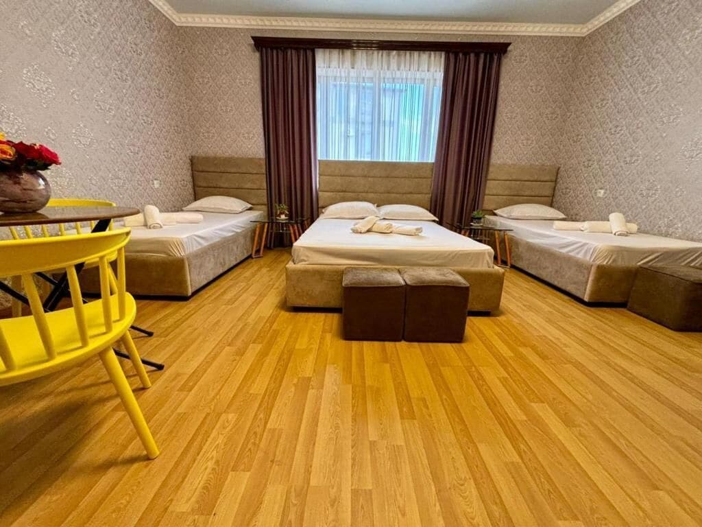 Familien-Dreibettzimmer, Blick auf den Innenhof