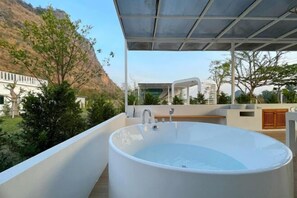 Room - 101 Space Station (Lan Sak)