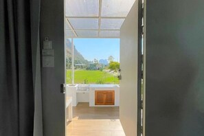 Room - 101 Space Station (Lan Sak)