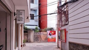 A narrow alleyway with a sign for The August Coffee and Posttel at 59/11. - WE stayin Saigon Ben Thanh Market City View Studio (Ho Chi Minh City)