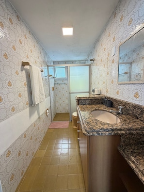 Apartment | Bathroom - Edificil Antares (Balneário Camboriú)