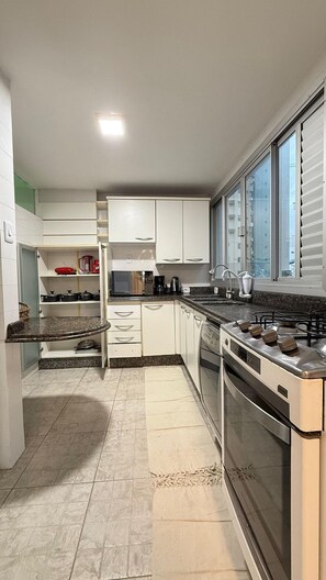 Apartment | Private kitchen - Edificil Antares (Balneário Camboriú)