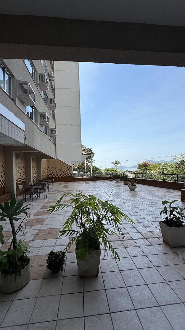Apartment | Outdoor dining - Edificil Antares (Balneário Camboriú)