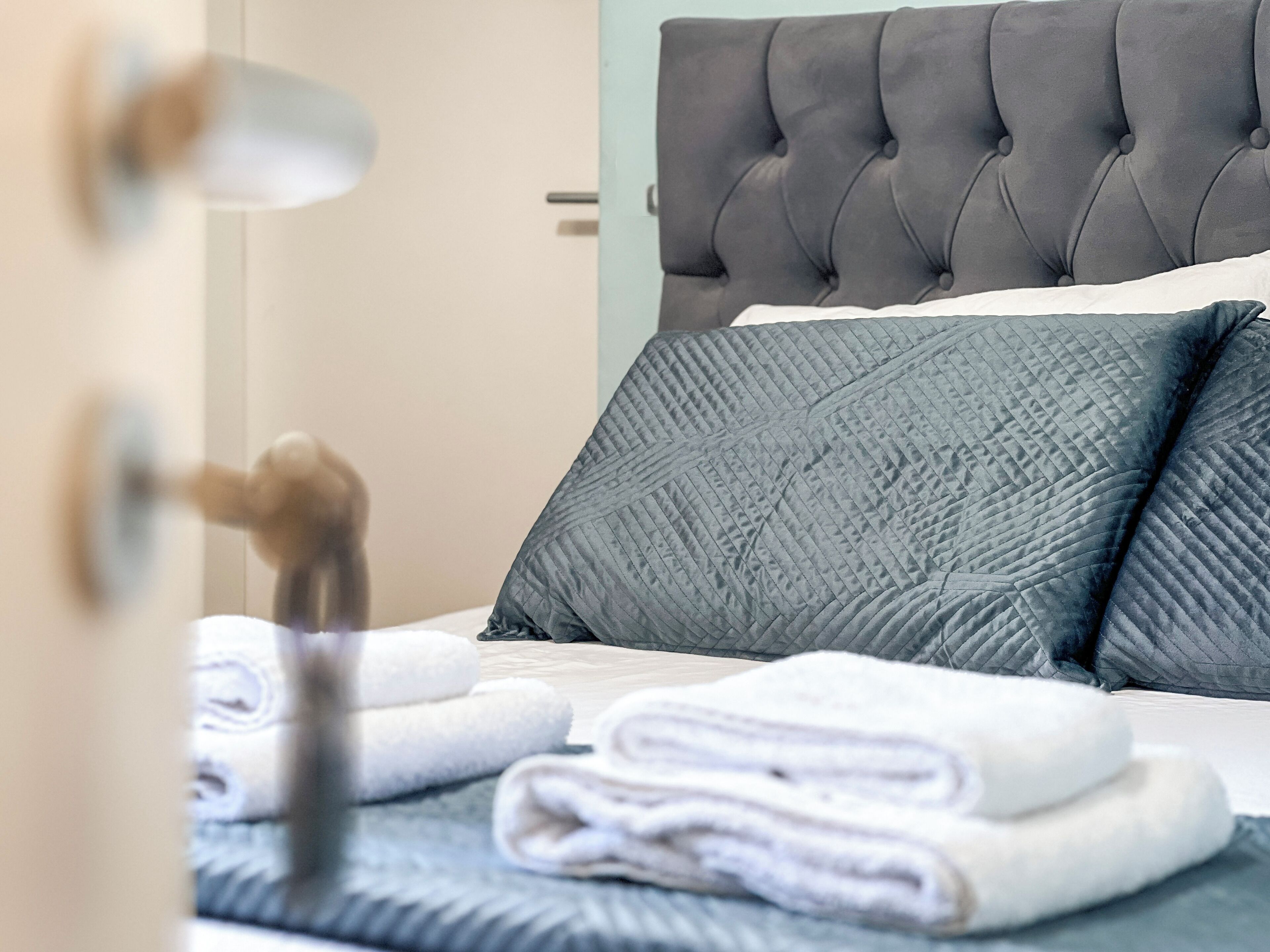 Habitación Confort doble, vistas a la ciudad | Cortinas opacas, wifi gratis, ropa de cama