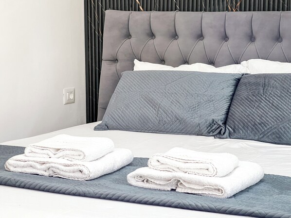 Chambre Double Confort, non-fumeurs, vue ville | Rideaux occultants, Wi-Fi gratuit, draps fournis