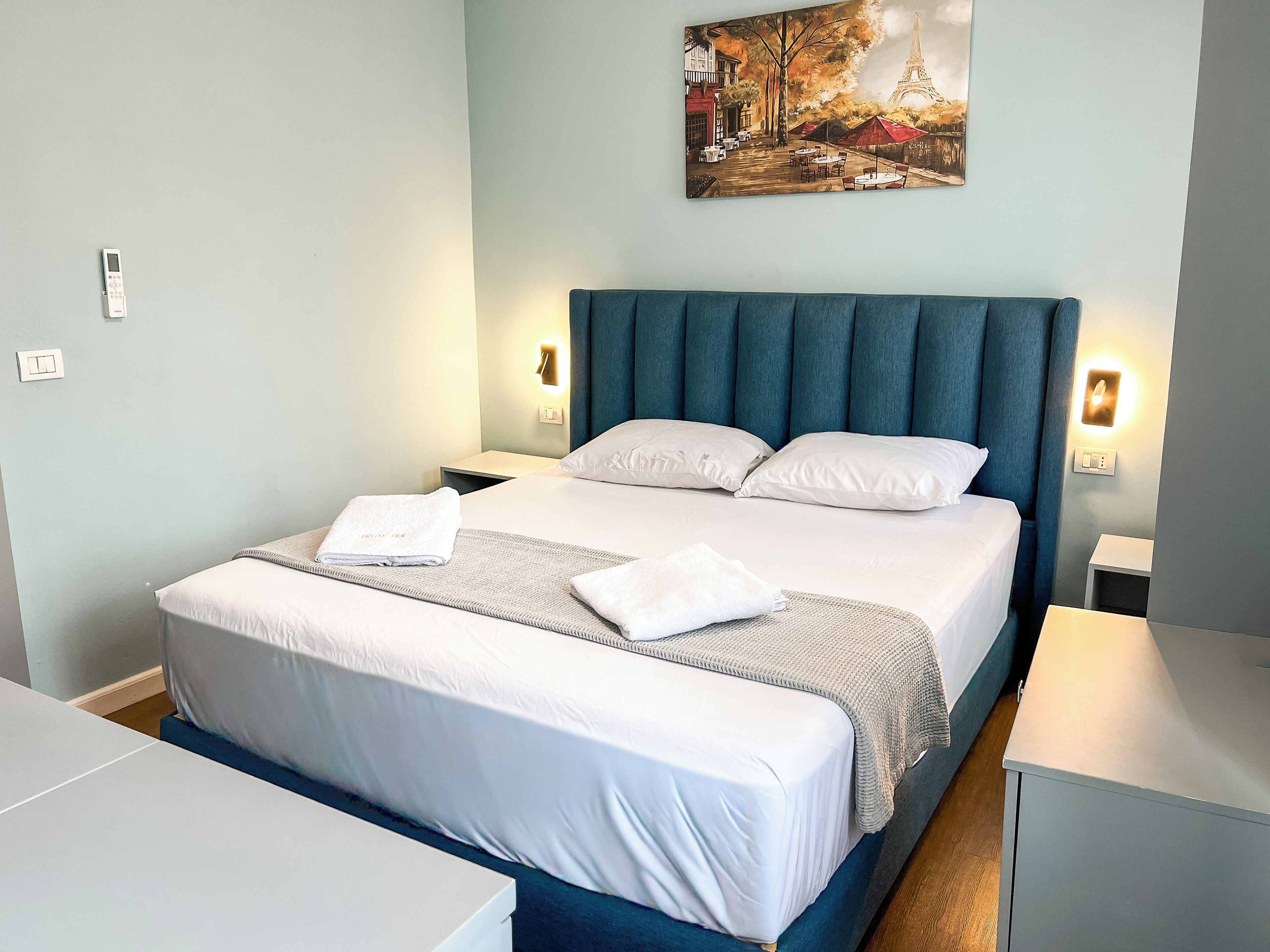 Habitación Confort doble, vistas a la ciudad | Cortinas opacas, wifi gratis, ropa de cama