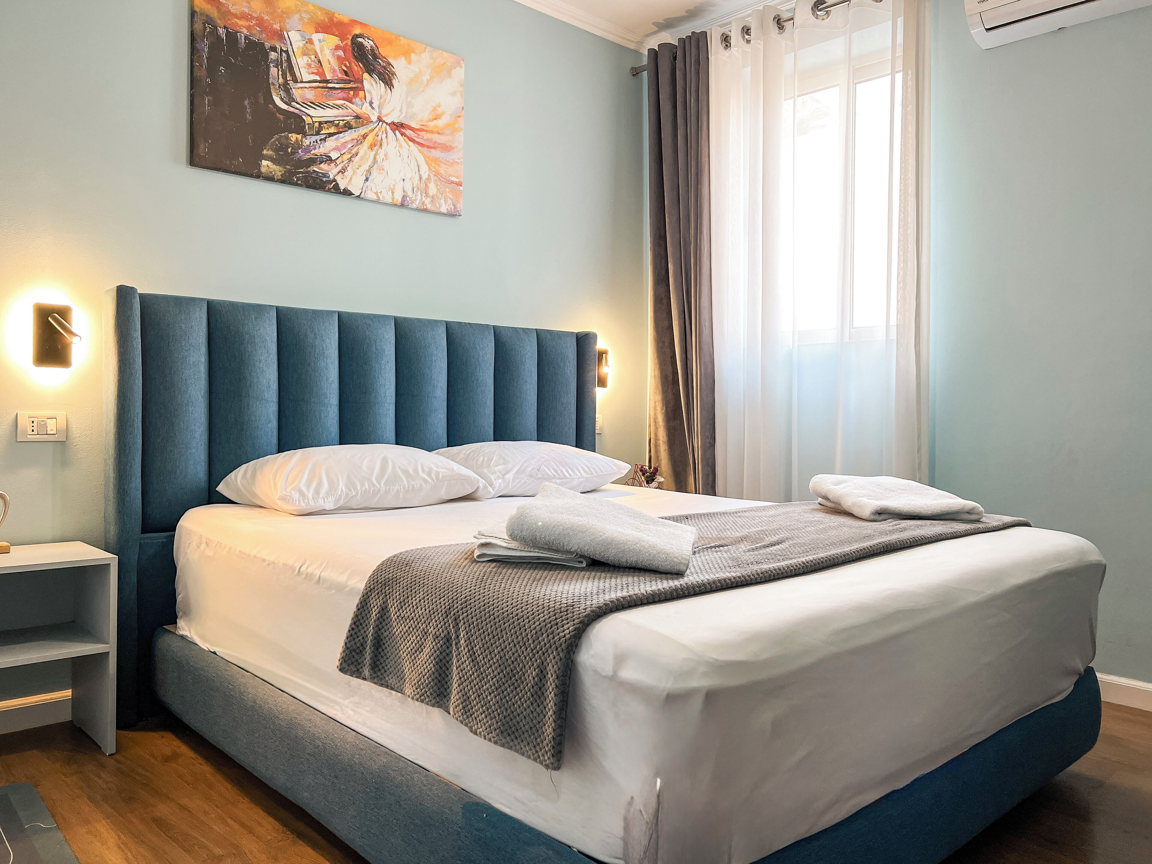 Blackout curtains, free WiFi, bed sheets