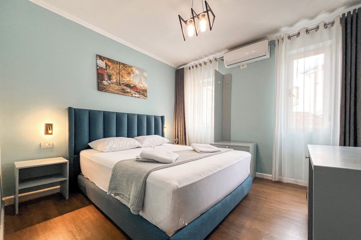 Blackout curtains, free WiFi, bed sheets
