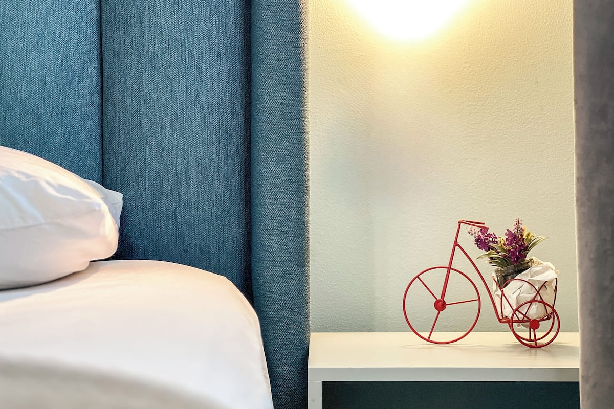 Blackout curtains, free WiFi, bed sheets
