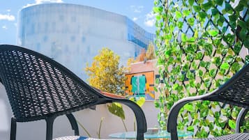 Quarto casal conforto, vista para a cidade | Terraço/pátio
