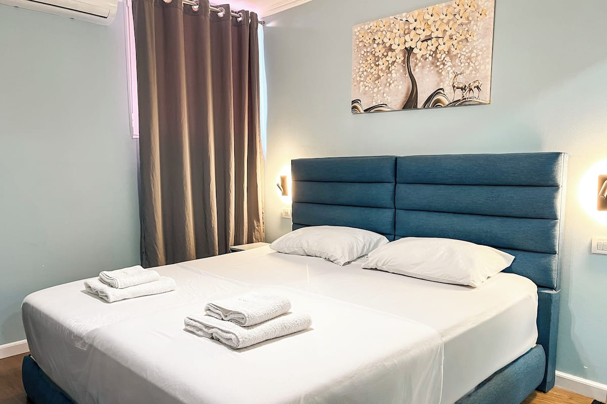 Blackout curtains, free WiFi, bed sheets